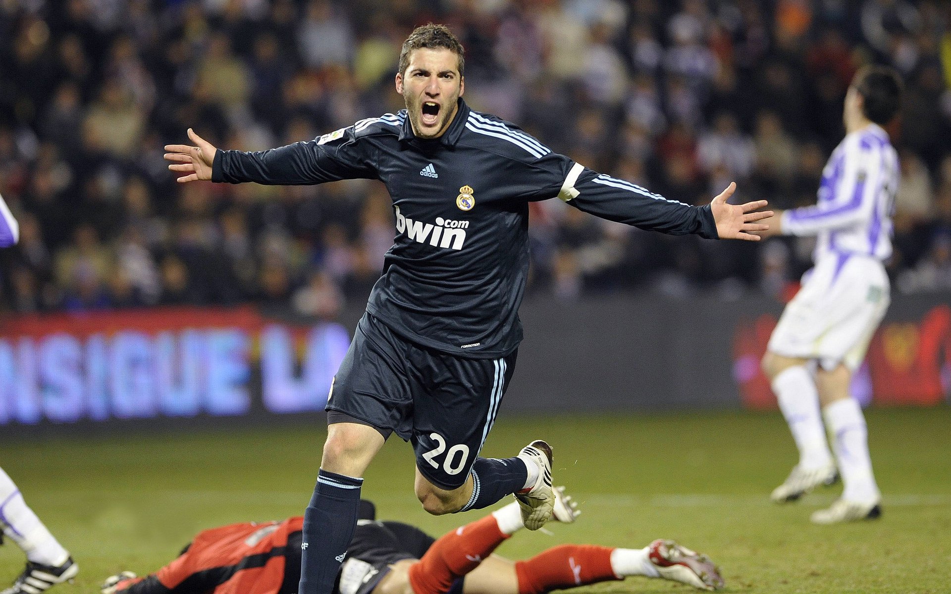 积分榜：联赛前列球队最新战况一览，足球前十联赛